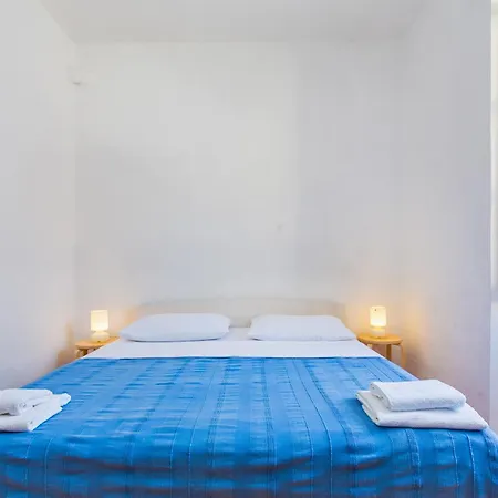 Arty In The Heart Of By Irundo *