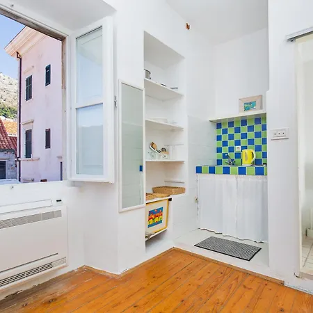 Arty In The Heart Of By Irundo 두브로브니크